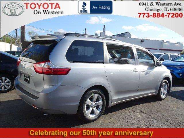 Toyota Sienna 2017 photo 2